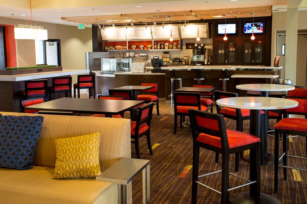 Hotel Courtyard By Marriott Collins 3*
