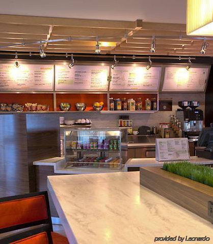 Courtyard By Marriott Collins Hotel