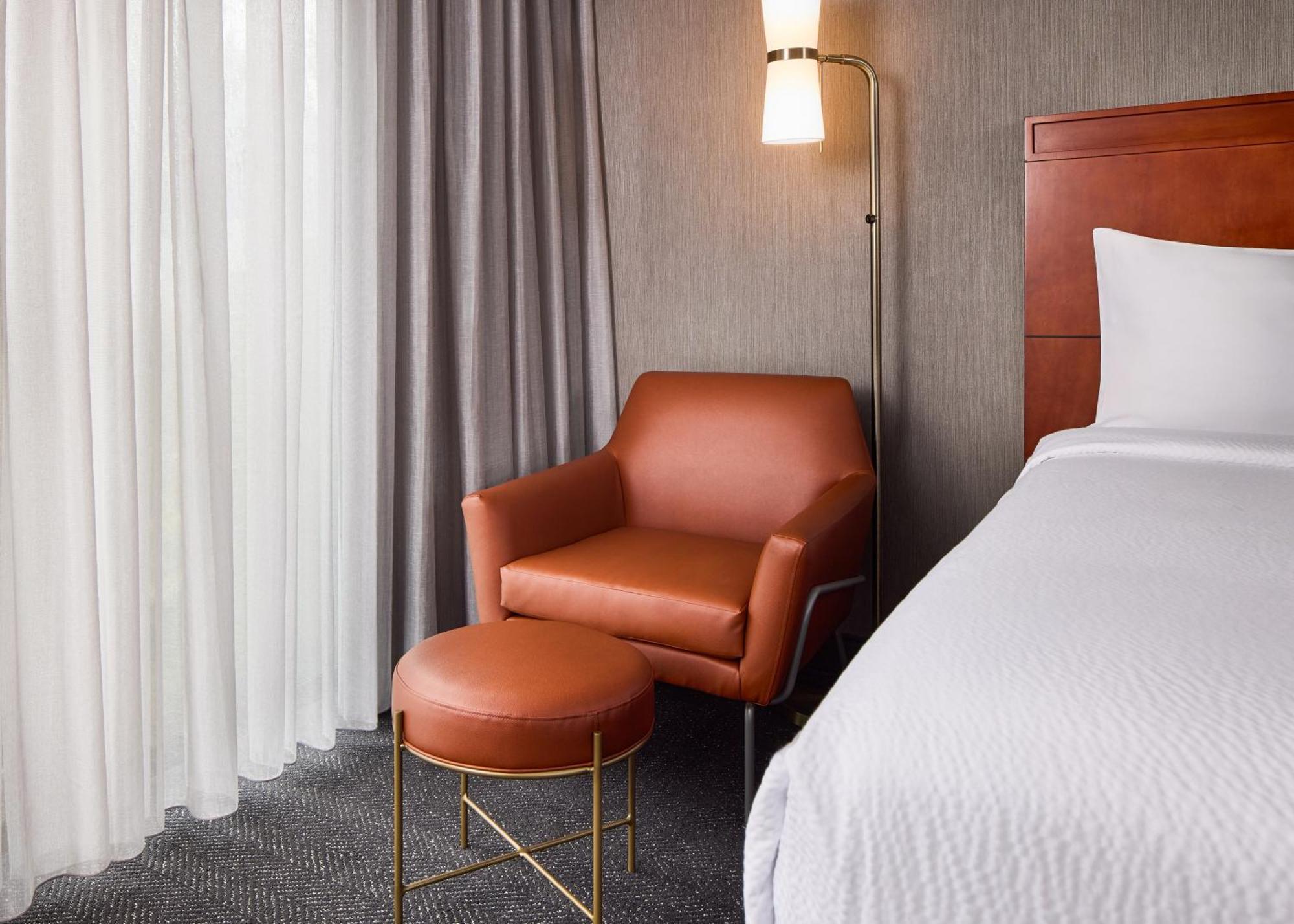Courtyard By Marriott Collins