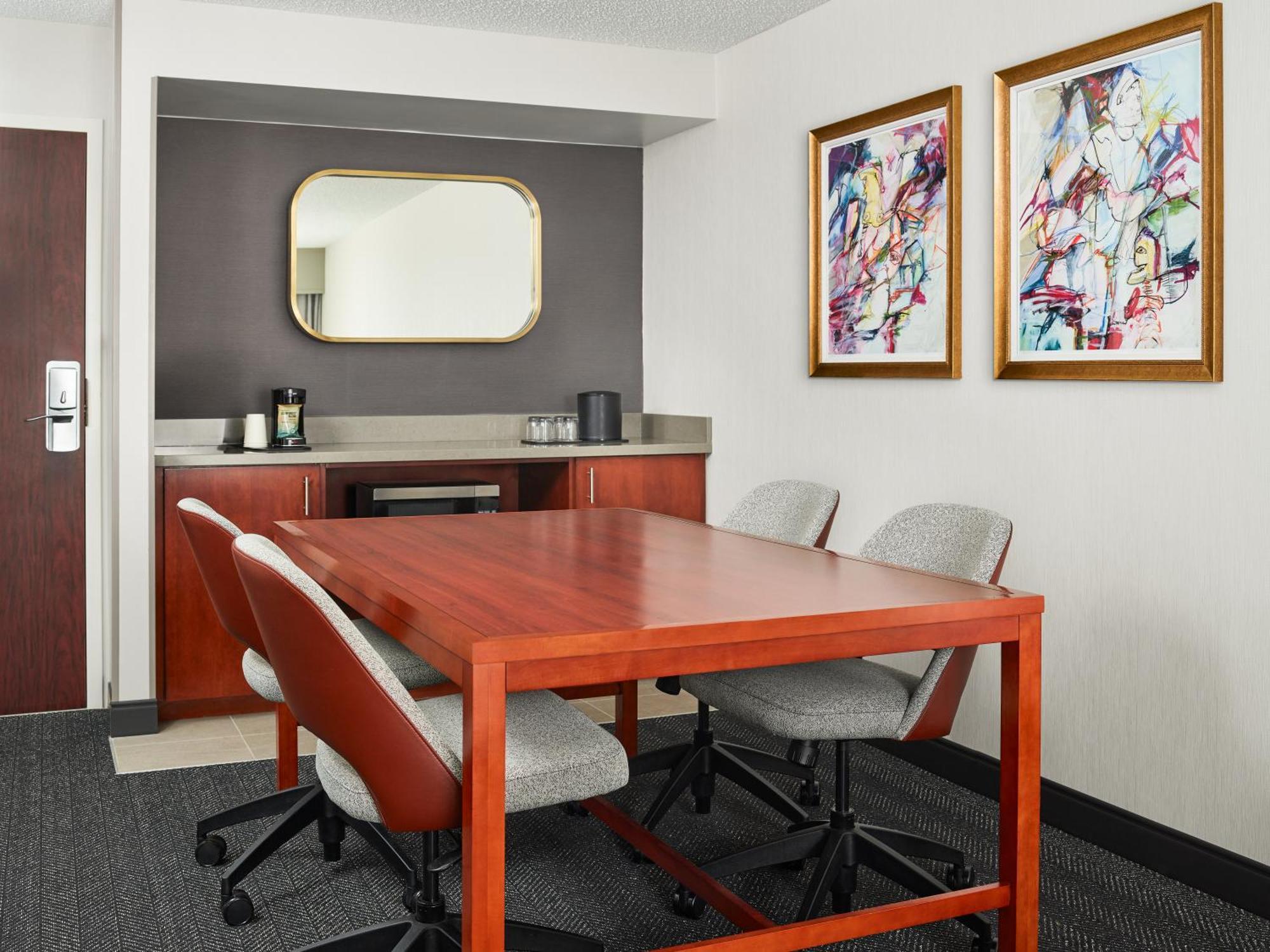 Courtyard By Marriott Collins Hotel 3*