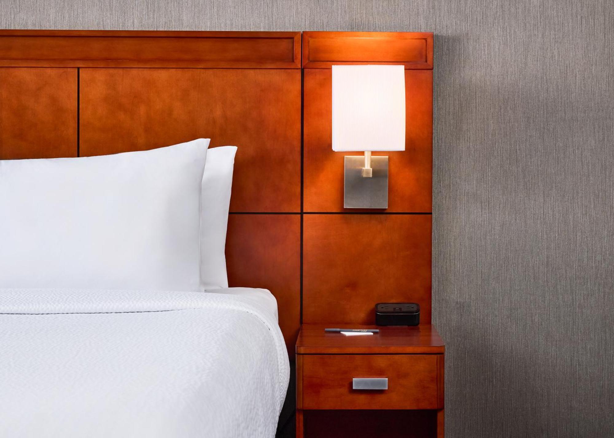 Courtyard By Marriott Collins