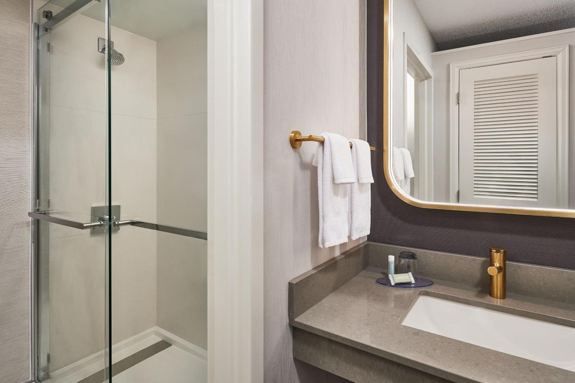 Courtyard By Marriott Collins 3*