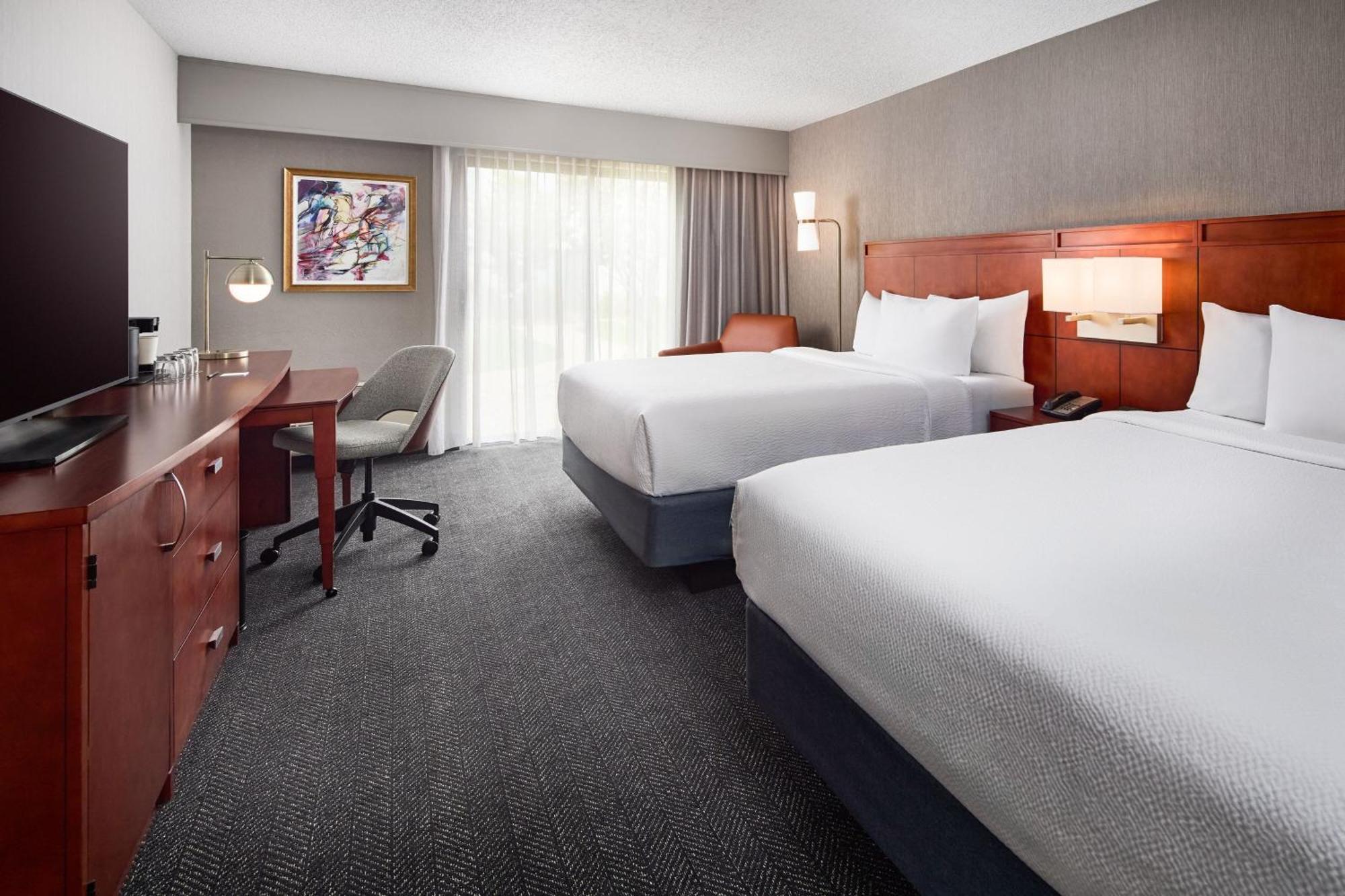 Courtyard By Marriott Collins