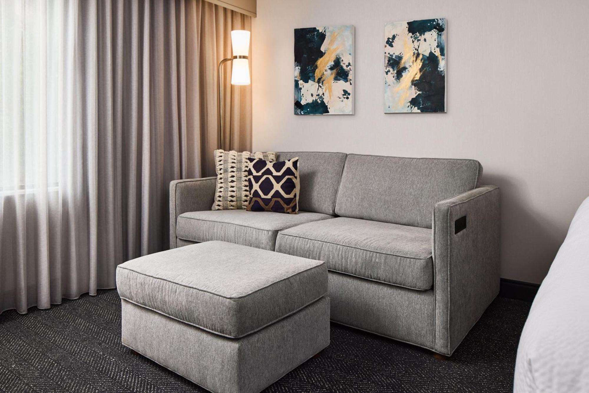 Courtyard By Marriott Collins