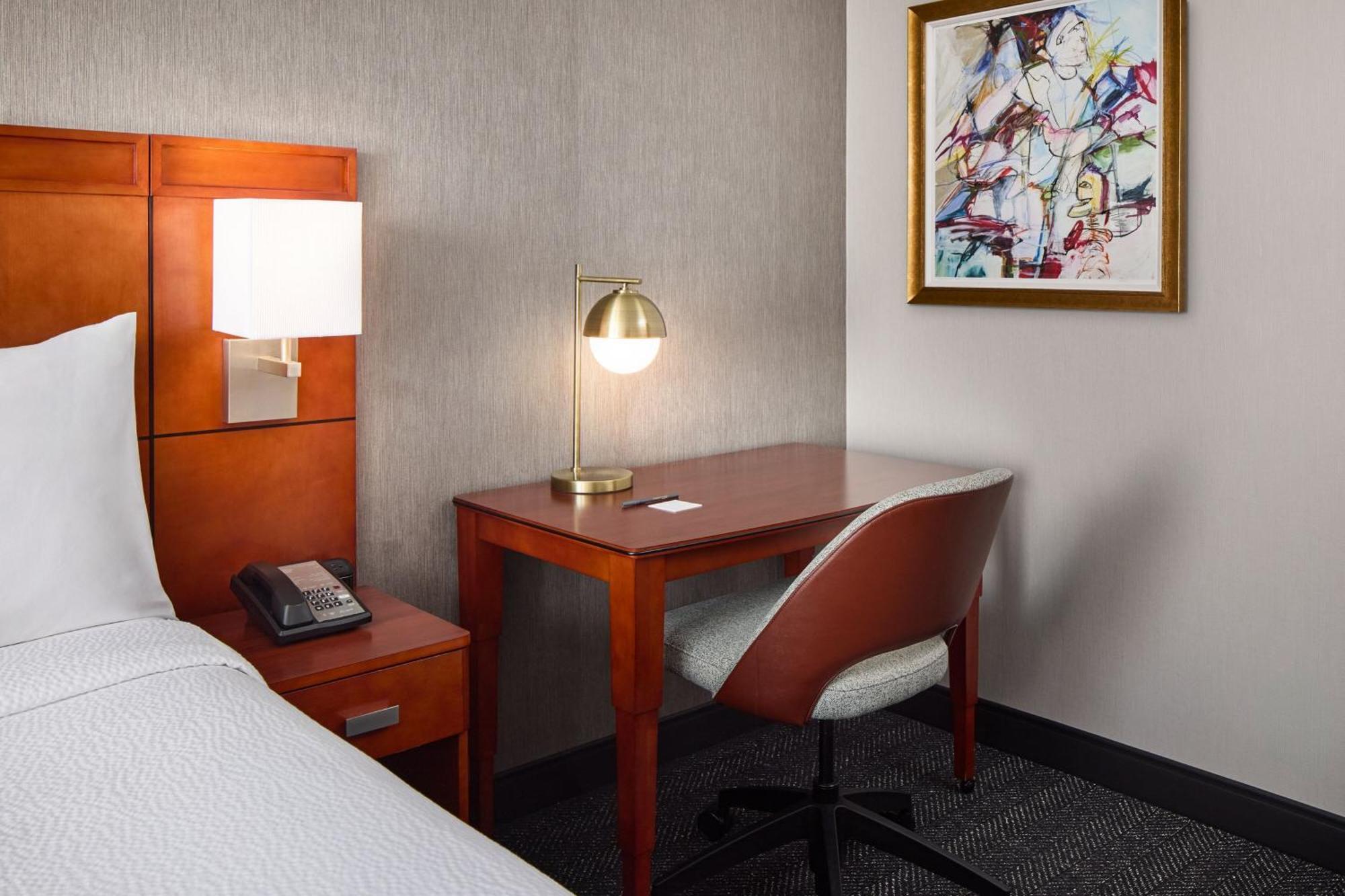 Hotel Courtyard By Marriott Collins
