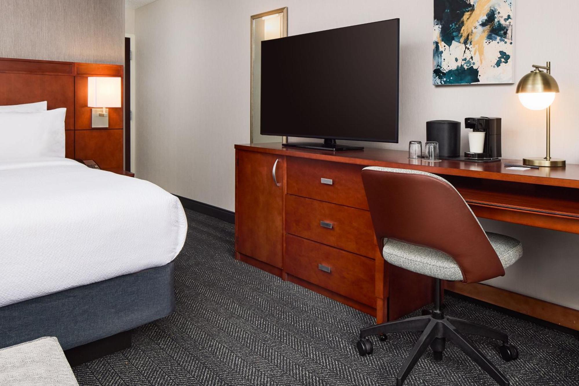 Hotel Courtyard By Marriott Collins 3*