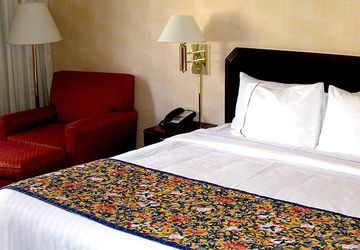 Hotel Courtyard By Marriott Collins 3*